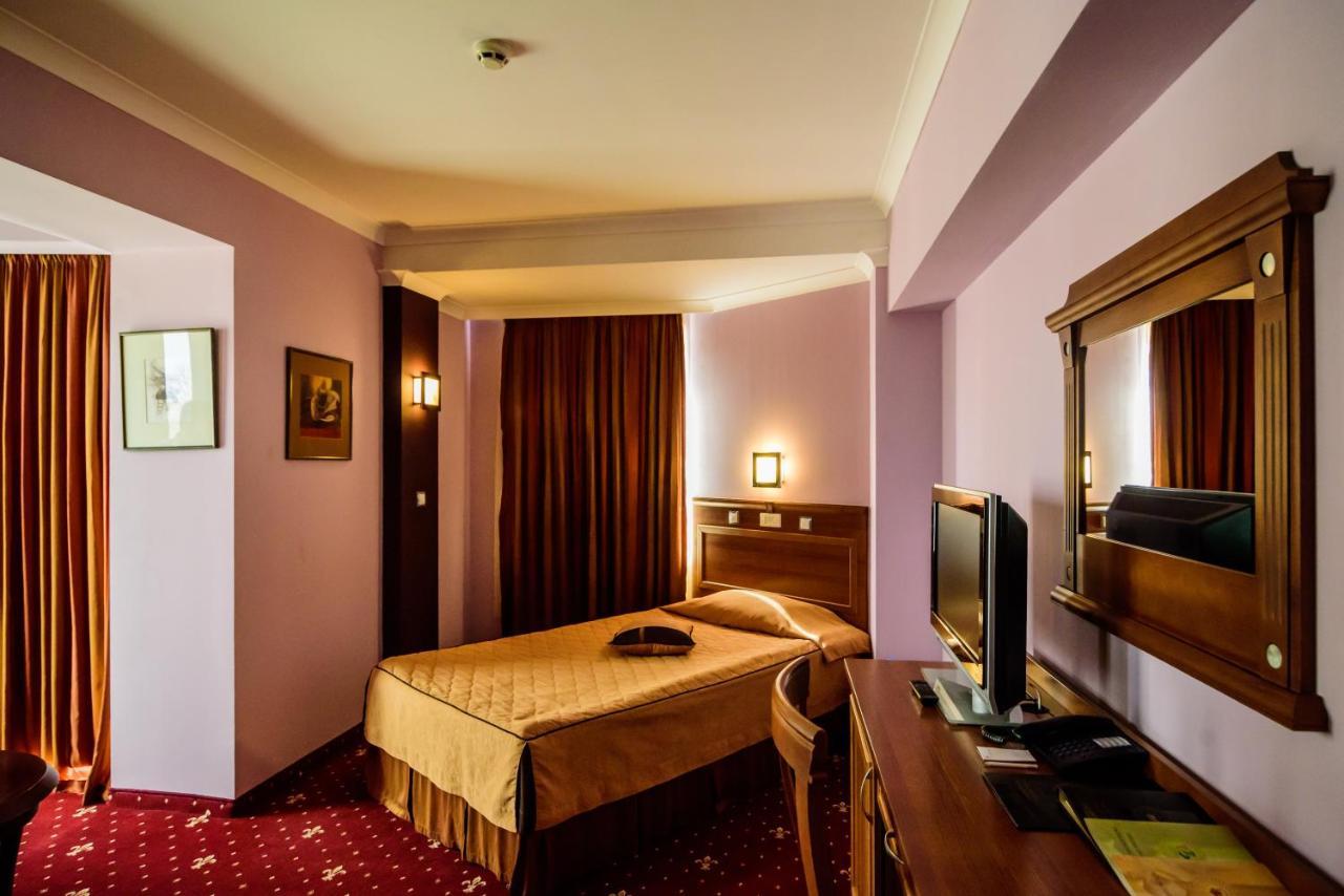Diplomat Plaza Hotel & Resort ルコヴィト エクステリア 写真